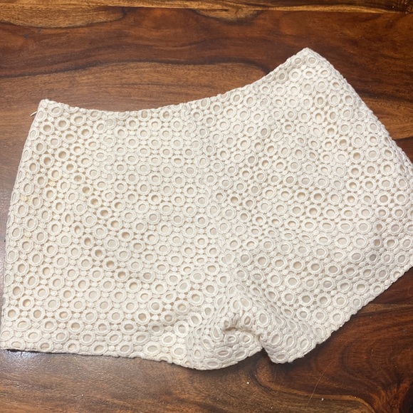 Banana Republic Cream Lace Eyelet Short - Picture 7 of 8